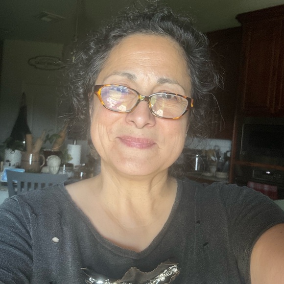 Meet your Posher, Esther - Picture 2 of 8